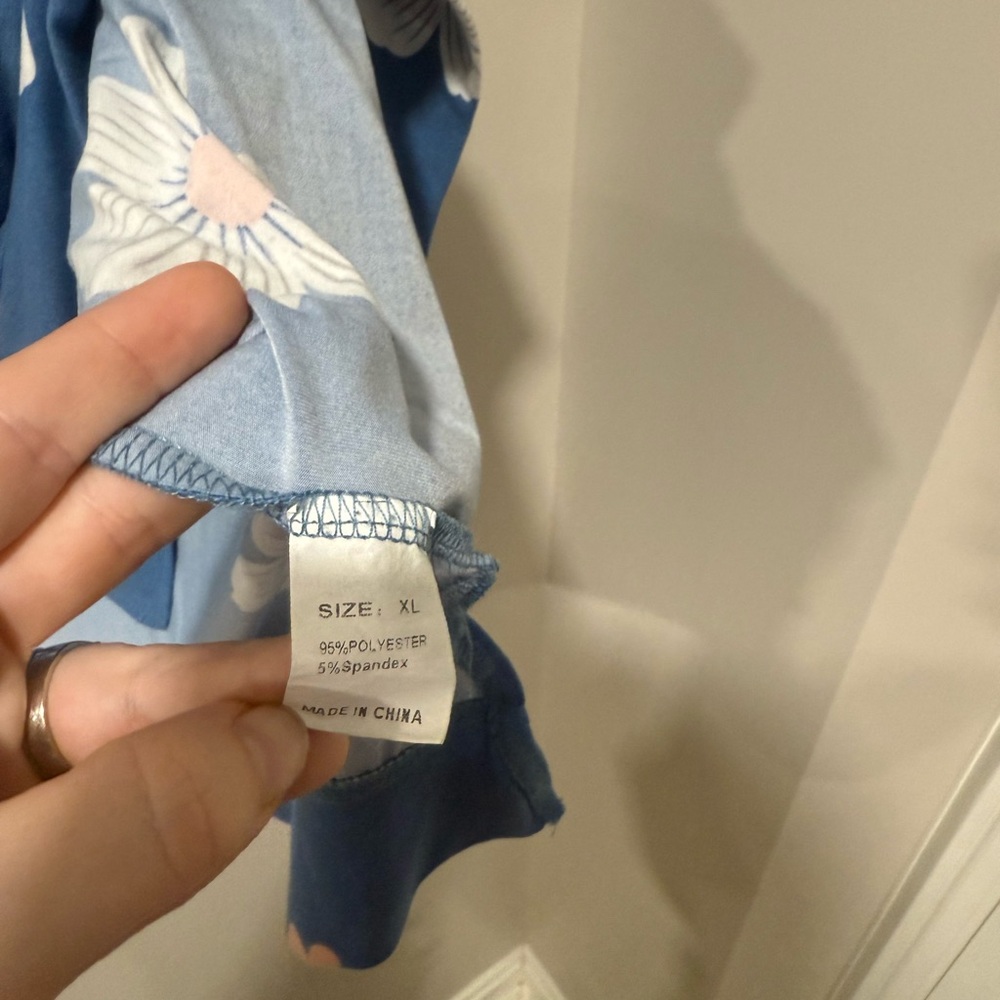 Floral Blue Sleeveless Top - Picture 2 of 2